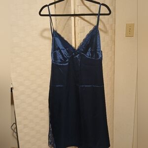 Women's lingerie lace nightgown new without tag.